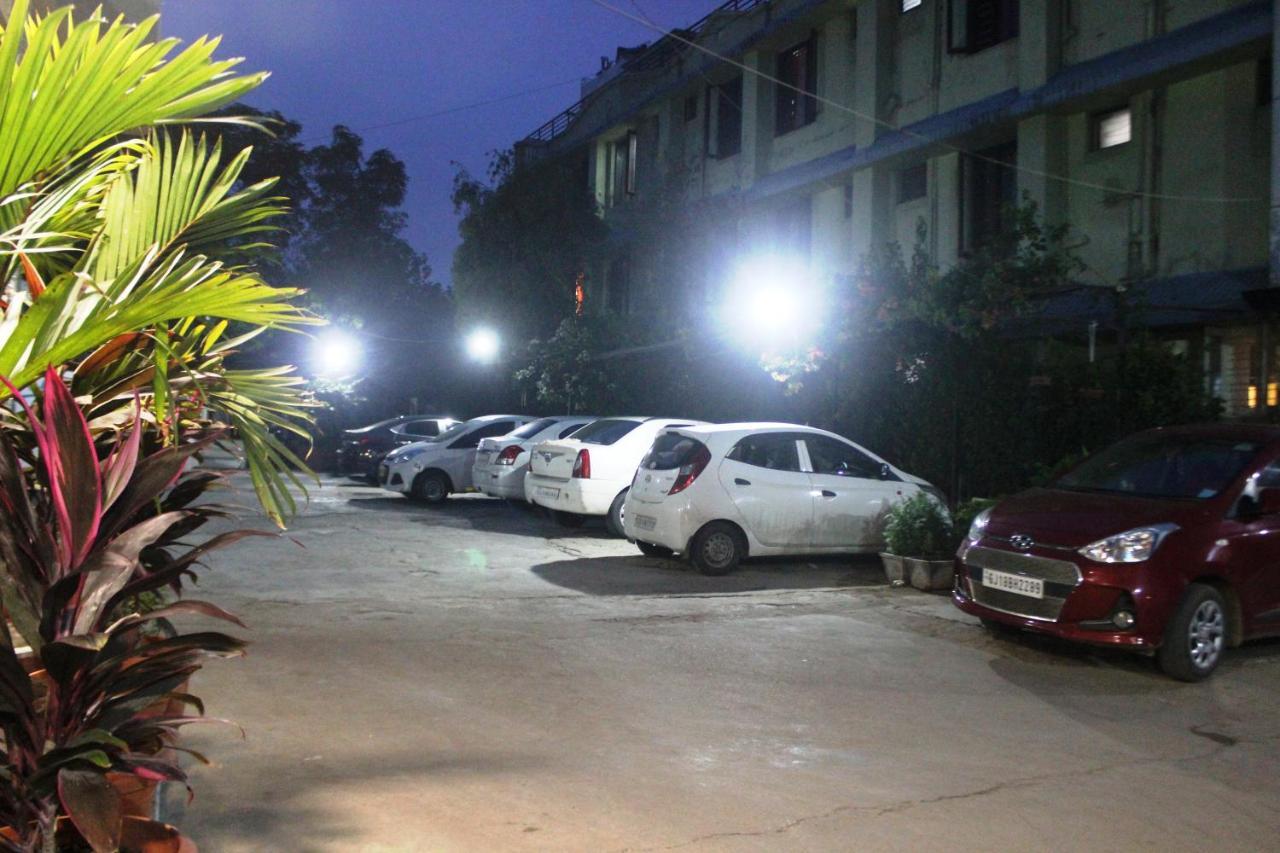 Hotel Saraswati Ābu Exteriör bild